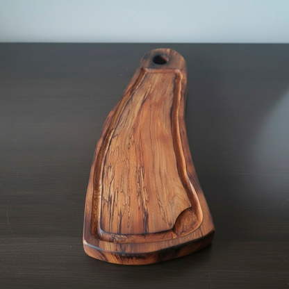 Tabla de corte modelo Pasarela: Olivo de veta única (47x18 cm) | DMBBQ